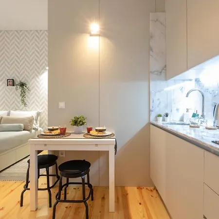 Appartement Sol Modern @ Batalha Metro